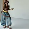 Conjunto de Otoño/Invierno para Niñas 2026 Nueva Moda Estilo Coreano Niños Medianos/Mayores Bloque de Color Raya Cardigan Pantalones tipo Bloomers Moderno