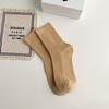 Calcetines marrones para mujer, de longitud media, de algodón, para otoño e invierno, de color liso, a rayas, combinables, estilo coreano, estilo académico sencillo, medias apiladas.