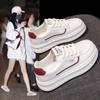 Zapatos Blancos de Suela Gruesa para Mujer 2025 Nuevo Otoño Versátiles que Muestran el Pie Pequeños Ligeros Populares Súper Calientes Tenis Deportivos