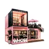 Cafetería con contenedor de doble capa estilo girly, con muros cortina de cristal panorámicos, un lugar escénico para acampar y un lugar popular para que los influencers de redes sociales tomen fotos, ofreciendo comida ligera