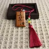Colgante de Coche de Talla de Madera de Durazno Llavero Colgante de Palabra de Paz y Alegría Colgante de Bolso Regalo Venta al por Mayor Logo Grabado