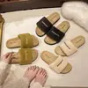 Pantuflas peludas de suela plana para mujer para usar en exteriores, nuevas pantuflas cómodas y cálidas de estilo coreano para otoño e invierno, zapatillas de algodón slip-on para mujer