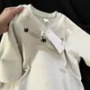 Camiseta Casual de Verano Suelta con Estampado de Graffiti y Letras para Mujer con Diseño de Nicho y Top Versátil para el Trabajo 2026