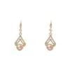 Brincos Populares de Pérola Champagne com Toque de Luxo, Estilo Levemente Luxuoso, Ganchos de Orelha Cravejados com Diamantes, Acessórios Versáteis Vintage, Brincos de Tarraxa para Mulheres