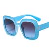 Gafas de sol de marco elegante de nuevo estilo, tendencia de personalidad europea y americana, gafas cuadradas, gafas de sol de moda con brillo, gafas lisas para mujer