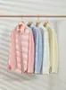 [Oferta Especial, Sin Devoluciones ni Cambios] Camisa de Manga Larga Versátil de Algodón de Fibra Larga de Alta Densidad en Colores Claros de Primavera, Corte Holgado, Cuello Polo