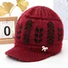 Gorro de invierno para mujeres de mediana edad y mayores, gorro de punto para uso en exteriores, forrado de forro polar para mayor calidez, grueso y acogedor, adecuado para mujeres mayores, gorro estilo pico de pato