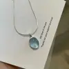 Colar de pedra da lua e água-marinha, uma peça nova e estilosa para mulheres, com um design delicado e luxuoso, uma corrente tipo 'osso de cobra' e uma corrente para suéter, perfeito como acessório