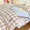 Juego de ropa de cama de cuatro piezas de coral de leche de grado A, funda de edredón de invierno con forro polar, juego de cuatro piezas de franela engrosada tamaño individual/king