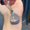 Pingente de Buda de calcedônia de gelo natural pequeno livro vermelho Mesmo estilo colar de cabaça de folha de gelo incrustada de jade esmeralda