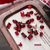 Rhinestones K9 de Base Puntiaguda en Rojo Ancora para Arte de Uñas, Decoraciones de Uñas de Lujo de Ángulo Recto Cuadrado con Forma de Corazón de Caña Alta al por Mayor