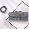 Bolso Nuevo Estilo de Cuero Trenzado con Acabado de Alta Gama, Bolso de Hombro de Nicho, Moderno y a la Moda, Bolso de Mano con Herrajes Dorados, Bolso Bandolera Tipo Baguette