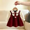 Vestido Suéter para Niña Otoño Invierno Nuevo Estilo Falso Dos Piezas con Cuello Tejido de Toalla Estilo Coreano para Bebé Vestido de Princesa Elegante