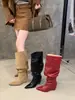 Botas de Salto Anabela Bico Fino Plissadas Empilhadas 2026 para Mulheres, Cor Vinho, Over-the-Knee, Emagrecedoras, de Panturrilha Larga, Fashion