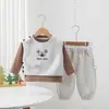 Conjunto de tres piezas de oso estilo coreano para niños, chaleco de cuello redondo para bebé, sudadera de manga larga a rayas, pantalones tipo jogger, para primavera y otoño, para salir