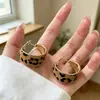 Aretes de clip de lujo ligero de moda, brazaletes para oreja versátiles, temperamento, personalidad, modernos, aretes de celebridad de internet, aretes pequeños exquisitos, al por mayor, oro