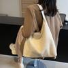 Bolsa Tote de Pelúcia de Grande Capacidade para Mulheres 2026 Nova Bolsa de Ombro Elegante para Outono e Inverno Bolsa Versátil da Moda para o Dia a Dia