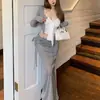 Conjunto de Tres Piezas Estilo Coreano Perezoso Rayas Adelgazante Chica Atractiva Diseño de Nicho para Mujer Top de Tirantes Conjunto de Cárdigan y Falda