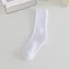 Meias femininas de cano médio, meias de algodão de cor sólida, absorventes de suor, estilo japonês, alta elasticidade, meias longas empilhadas femininas casuais da moda