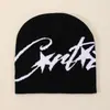 Toucas Quentes Artesanais Europeias e Americanas para Outono e Inverno com Personalidade Street Style, Marca Tendência de Nicho com Estampa de Letras, Gorros que Protegem as Orelhas