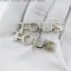 Alfabeto Inglés Coherente Español TOUS Marca de Lujo Placa de Nombre para Empaque Placa de Nombre con Logo de Joyería