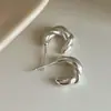 Brincos Trançados Estilo Coreano e Japonês para Mulheres, Pequenos Brincos de Lóbulo, Design Único, Simples e Versátil, Brincos Minimalistas de Alto Padrão