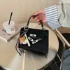 Bolsa Pequena Quadrada Rígida Retro Simples de Nicho para Mulheres 2025 Nova Outono High-End Casual Tendência de Ombro Único Transversal