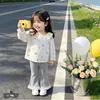 Nova coleção de primavera e outono: camisa soltinha com estampa floral, gola boneca, doce e delicada, para meninas
