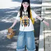 Conjunto de Dos Piezas para Niñas: Camiseta de Manga Corta con Dibujos Animados y Pantalones Vaqueros Cropped de Pierna Ancha - Verano 2026