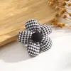 Accesorios Estéreo de Algodón Clásico Flor DIY Pasador Accesorios para el Cabello Flor Decorativa Accesorios para Ropa Broche Relleno de Algodón