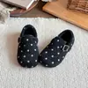 Sandálias Birkenstock de Camurça com Bolinhas Estilo Coreano para Meninas Outono/Inverno 2026 Novos Sapatos de Algodão Quente com Pelúcia para Crianças Sola Macia Sapatos de Bebê