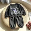 Conjunto de Roupa para Meninos Primavera e Outono Estilo Coreano Novo Tendência Moletom com Gola Redonda e Manga Longa e Calça Jogger Conjunto de Duas Peças Elegante para Bebê