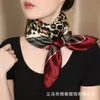 Novo Lenço Quadrado Fashion de 90cm com Estampa de Leopardo, Cetim de Seda Artificial, Lenço de Seda Estilo Ocidental, Lenço Elegante de Alta Qualidade, Lenço Versátil