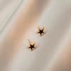 Exquisitos pendientes pequeños de acero de titanio con temperamento femenino, personalidad coreana sencilla, pendientes cuadrados versátiles de oro rosa, joyería para las orejas