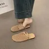 Primeiro encontro com sandálias de malha slip-on de design exclusivo para mulheres, chinelos respiráveis vazados de sola plana para uso externo