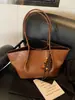 Bolso Tote Retro Versátil de Hombro para Otoño para Mujer 2025 Nueva Moda Alemana de Gama Alta para el Trabajo Bolso de Axila para el Viaje Diario