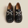Mocassins femininos de sola grossa para primavera e outono, slip-on para usar com vestido, estilo britânico, sapatos de couro, laço, sapatos casuais de peça única
