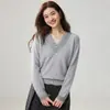 Suéter de Cachemira con Cuello en V y Botones Estilo Otoño/Invierno 2026 Ropa Interior de Encaje para Mujer Tejido Cálido Versátil Adelgazante