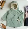 Bata Infantil Otoño e Invierno Nueva Bata Fina de Terciopelo a Prueba de Tres Elementos para Niños y Niñas Chaqueta con Capucha para Bebé de Primavera Resistente al Aceite y a la Suciedad