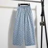 Foto real de pantalones cruzados de mezclilla coloridos para mujer, holgados y adelgazantes, pantalones harén cortos, lavados y desgastados, pantalones tipo dad de zanahoria, elegantes para mujer