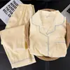 Pijama bordado de gato con lunares blancos lechosos y negros para mujer, algodón nube, corte holgado, talla grande, ribete rojo, cuello de solapa, conjunto de manga larga y pantalón largo