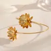 Pulsera de Flor de Metal Galvanizado Moda Transfronteriza Europea y Americana Diseño Personalizado Brazalete de Lujo Ligero Fabricante Joyería al por Mayor