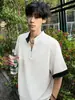 Camiseta Masculina de Verão de Manga Curta com Bloqueio de Cores, Meio Zíper, Gola Alta, Estilo Americano, Alta Qualidade, Direto da Fábrica