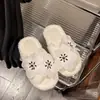 Zapatillas de algodón con estampado floral de nuevo estilo 2026 con pedrería, zapatillas de interior de moda para el hogar, suelas planas estilo ins