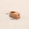Suministro de fábrica zapatos cabeza de tigre de madera de durazno zapatos bordados paso a paso Wang zapatos pequeños pulsera de pasos arreglo de pequeños accesorios cabello humano