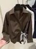 Camisa Elegante y de Moda Artística Inspirada en el Diseño Otoñal 2026, de Manga Larga con Cuello Diagonal, Corbata de Bufanda de Seda y Cuello Polo para Ir al Trabajo