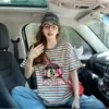 Camiseta de Algodón Puro con Parches de Encaje Ultra Brillantes para Mujer, Estilo Dulce y Fresco, Dibujos Animados Graffiti, Top Rayado Holgado de Moda Adelgazante