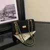 Bolsa de ombro pequena acolchoada em losangos com corrente, nicho pequeno, luxo leve, feminina, 2026, moda casual, nova, versátil, sensação de alta qualidade, bolsa de mão, bolsa transversal