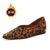 Sapatos de Salto Baixo Oculto com Bico Fino e Estampa de Leopardo Femininos Outono Inverno Camurça Francês para o Trabalho Dupla Utilização Sapatos Baixos Mary Janes Sapatos de Vovó