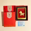 Colgante redondo bañado en oro juego de caja de regalo múltiples patrones disponibles recuerdo para festivales y viajes con coche regalo para actividades llavero colgante